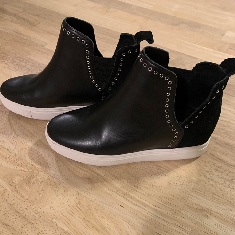 Chelsea & Violet black booties